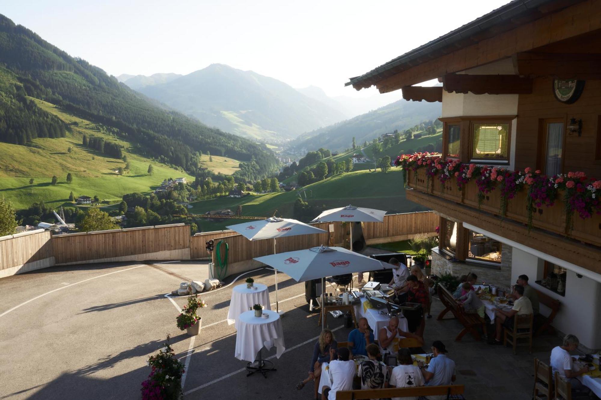 Apartments Landhaus Saalbach エクステリア 写真